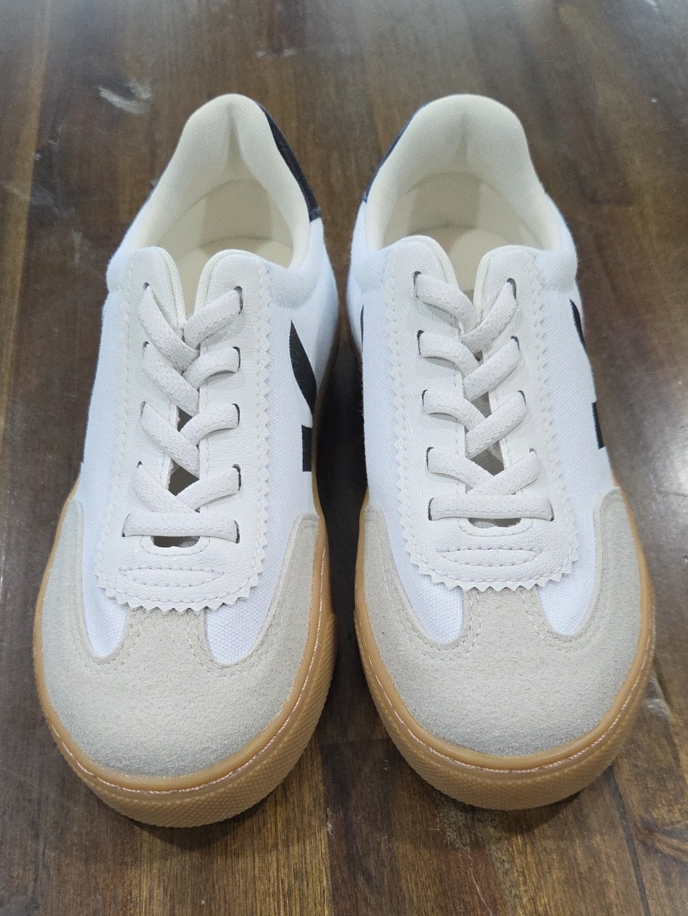 Veja VOLLEY ELASTIC LACES CANVAS BLACK WHITE NATURAL